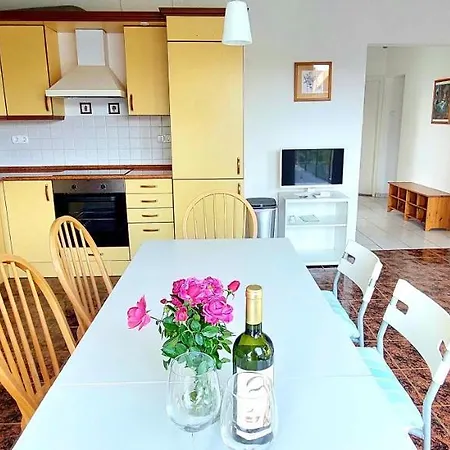 Schieszl 1 Apartment Zamardi